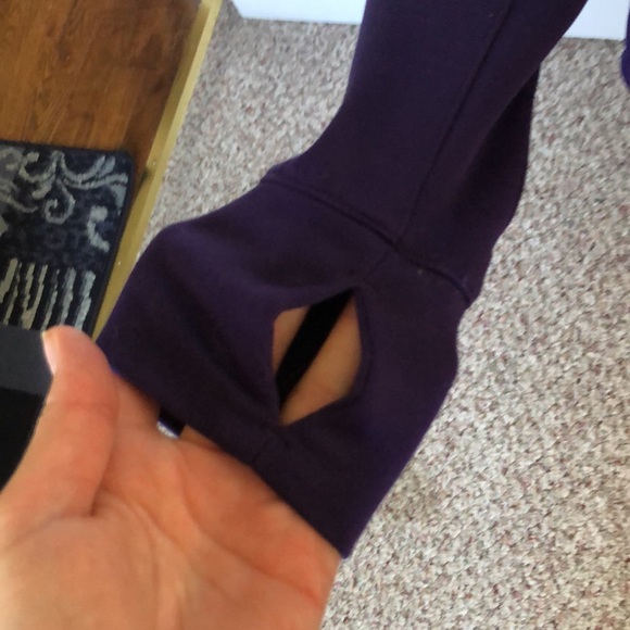 🪷 5/$10 🪷Under Armur  Sweater MSU State in great condition - Picture 2 of 6